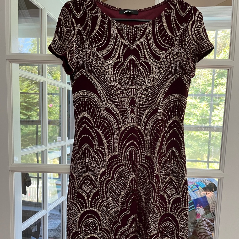 Night elegant short dress burgundy and gold embellishments